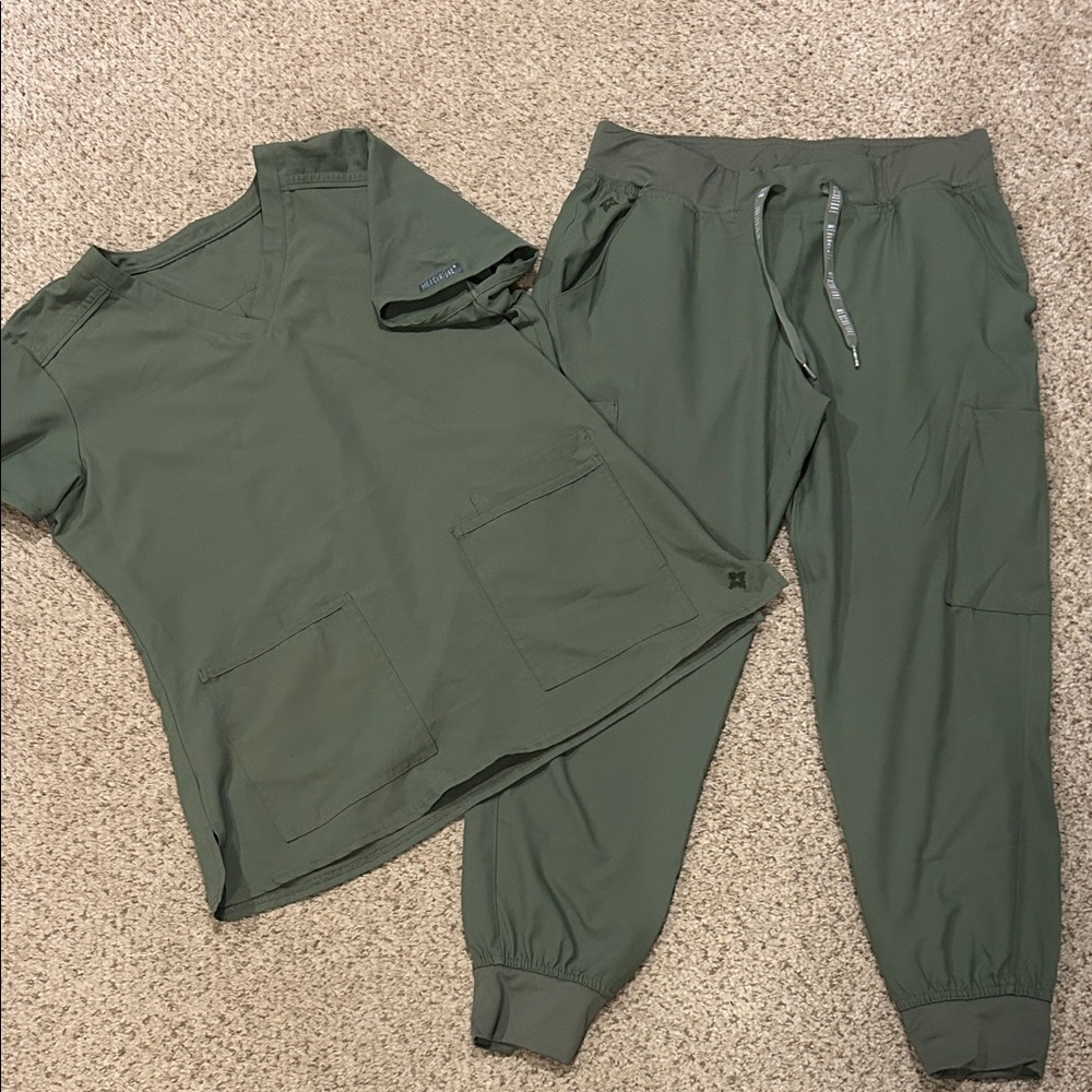 Med Couture insight Scrub Set medium